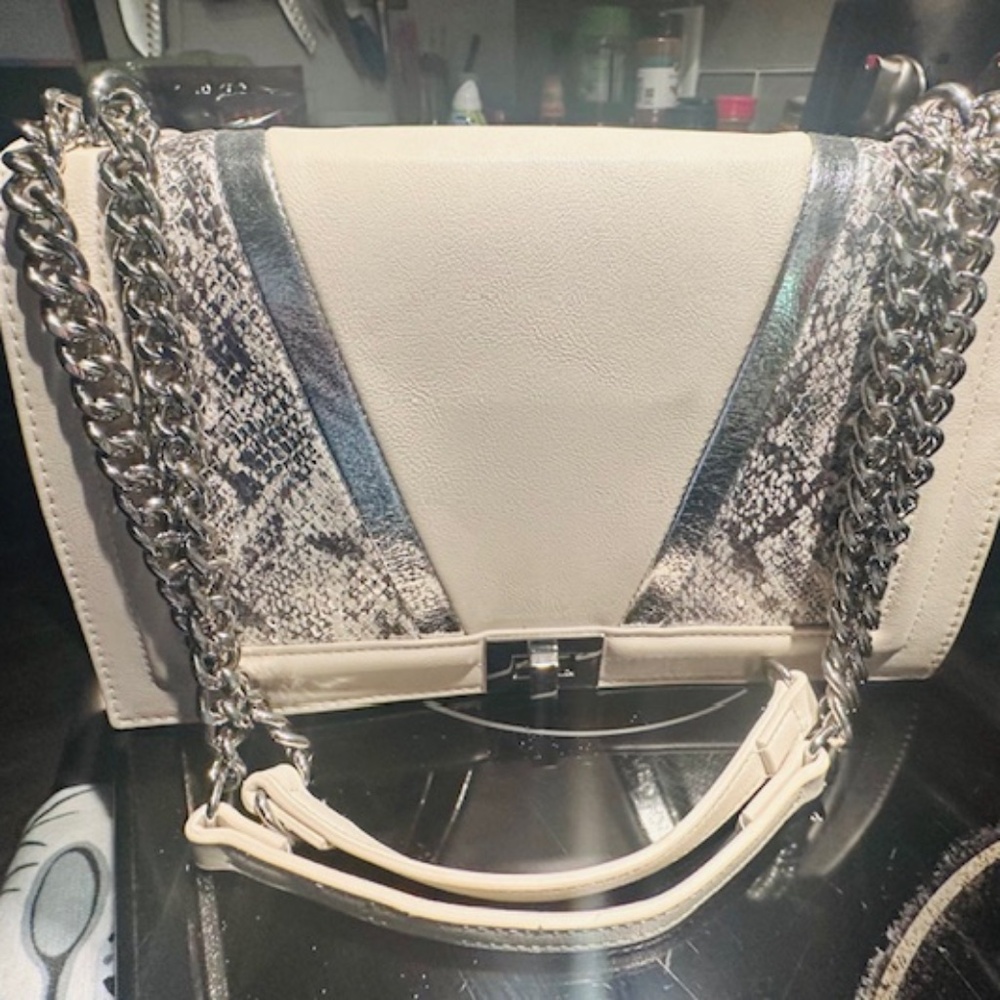 NEW International Concepts Womens Leather Crossbody White/Silver DoubleChainFlap